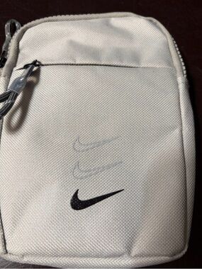 Nike Sportswear Heritage Crossbody Bag in Smoke Grey | NWOT